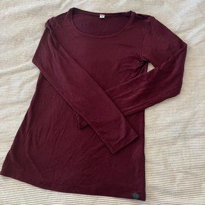 Uniqlo XS Maroon HeatTech long sleeve
